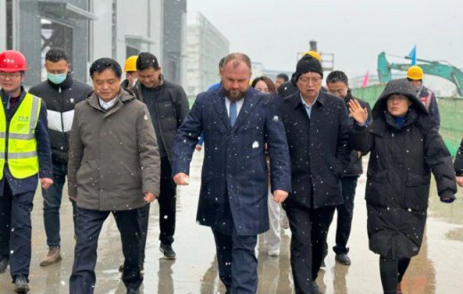 筑巢引凤 助推宝鸡工业高质量发展 —— 俄罗斯奔萨斯坦克机床制造有限公司董事长阿列克·科切科夫一行到城铁城数控机床产业园参观考察